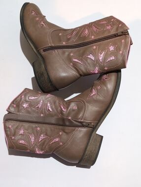 Women Brown Western Ankle Boots with Pink Star Embroidery